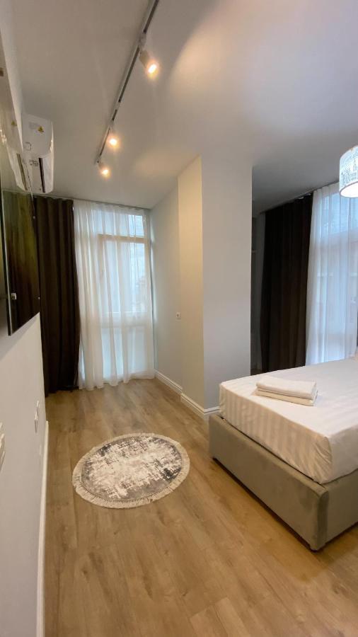 Centrally Located Glamorous Bright Apt Near Bazaar Tirana Bagian luar foto