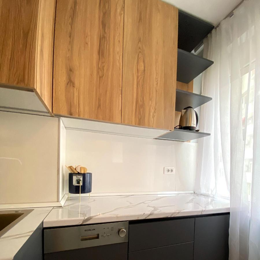 Centrally Located Glamorous Bright Apt Near Bazaar Tirana Bagian luar foto