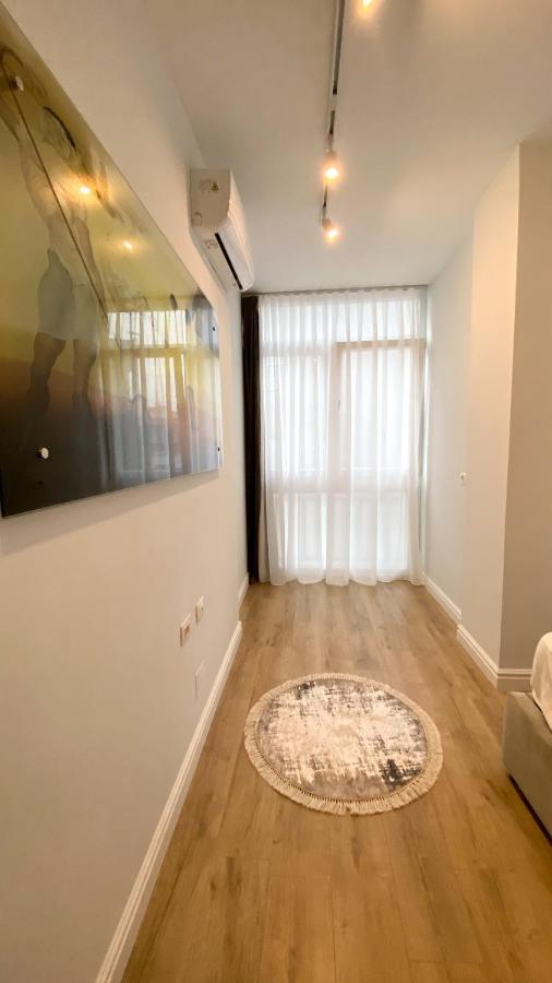Centrally Located Glamorous Bright Apt Near Bazaar Tirana Bagian luar foto